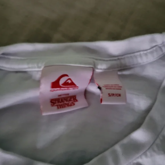 Quicksilver Netflix Stranger Things Men Small White Used Short Sleeve 022025 - Picture 3 of 7